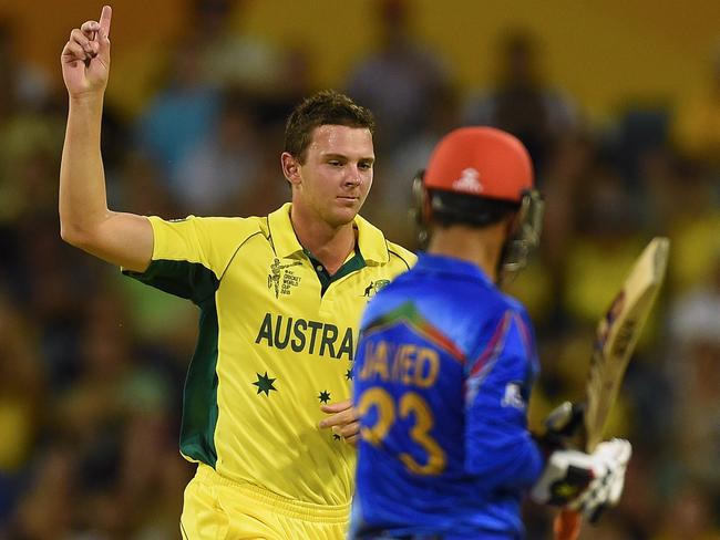 Australia's Josh Hazlewood (L) celebrates taking the wicket of Afghanistan's Javed Ahmadi (R) during the 2015 Cricket World Cup Pool A match between Australia and Afghanistan in Perth on March 4, 2015. AFP PHOTO / Greg WOOD --IMAGE RESTRICTED TO EDITORIAL USE - STRICTLY NO COMMERCIAL USE--