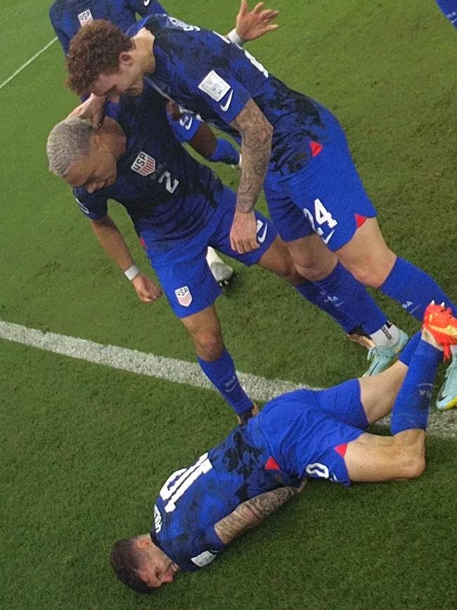 Christian Pulisic reacts in pain after colliding with Iran’s goalkeeper. Picture: Fabrice Coffrini / AFP)