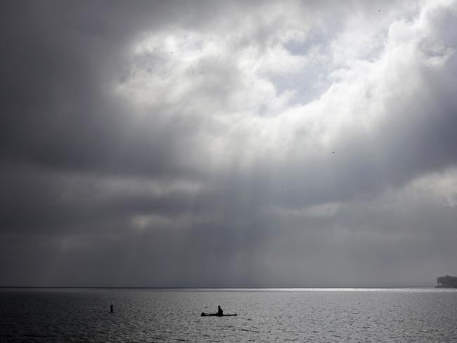 A kayaker takes a break Lake Michigan in Chicago, Illinois. Pic: Kiichiro Sato.