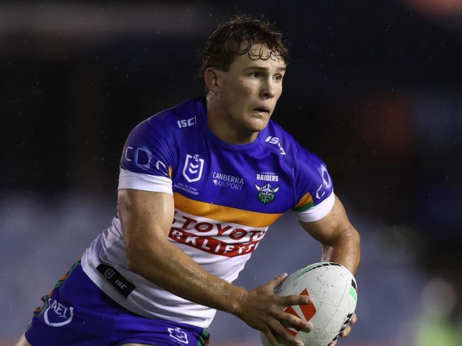 SYDNEY, AUSTRALIA - FEBRUARY 08: Owen Pattie of the Raiders runs the ball during the NRL pre-season match between Penrith Panthers and Canberra Raiders at Sharks Stadium on February 08, 2025 in Sydney, Australia. (Photo by Jason McCawley/Getty Images)