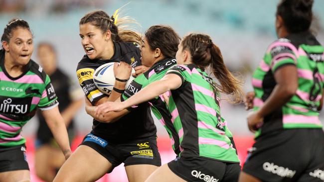 Shaylee Bent in action for Mounties against the Rabbitohs.