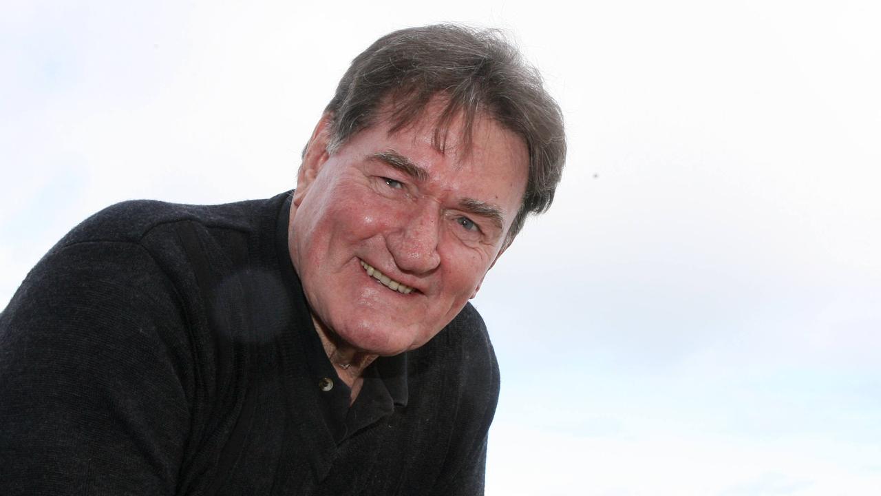 Port Adelaide legend Geof Motley has passed away.