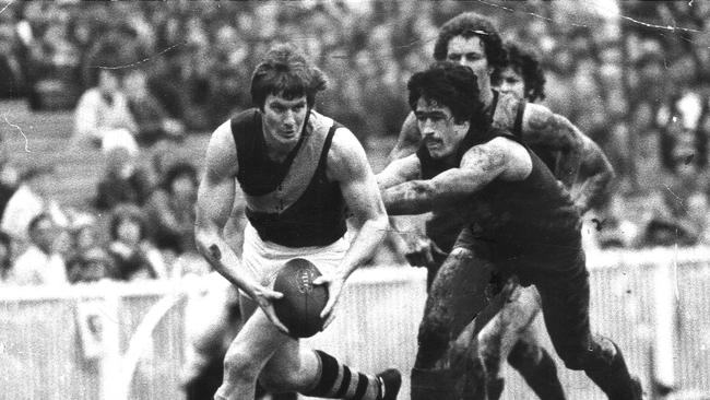 Royce Hart in full flight against Carlton’s Mike Fitzpatrick in 1975.