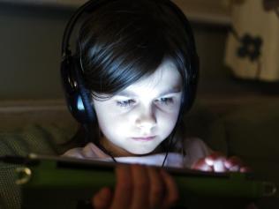 More Than 1 Billion Young People Risking Their Hearing | KidsNews