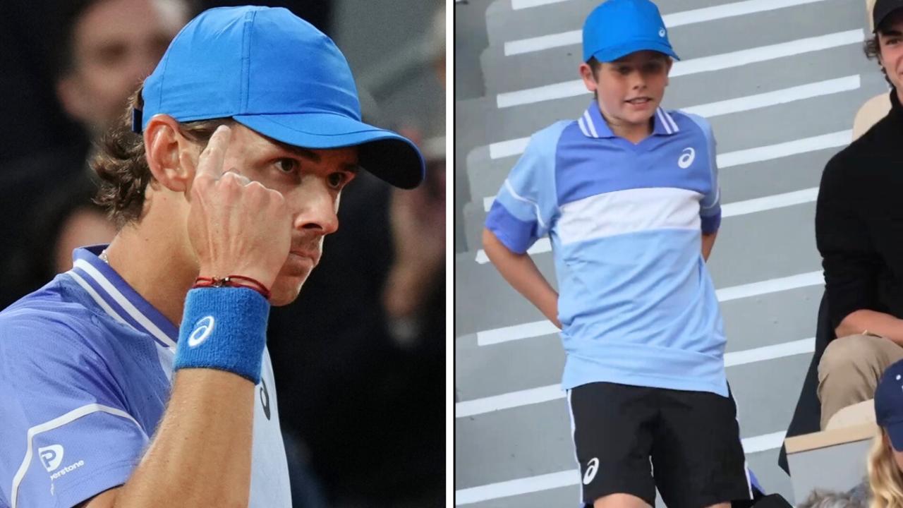 Alex de Minaur and his biggest fan. Photo: Twitter and Roland Garros.