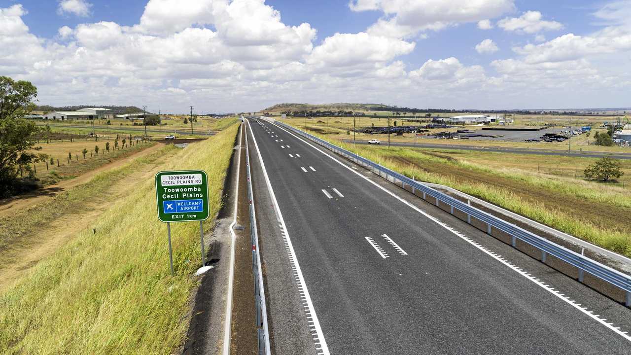 Road sign shows Toowoomba-Cecil Plains Rd and Wellcamp Airport exit on the Toowoomba Second Range Crossing.