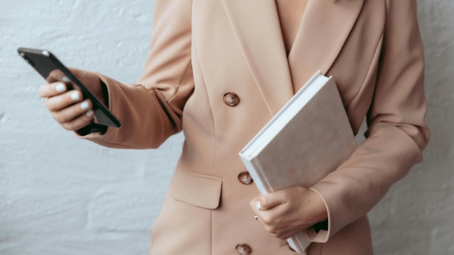 Many women suffer from severe burnout. Image: Pexels
