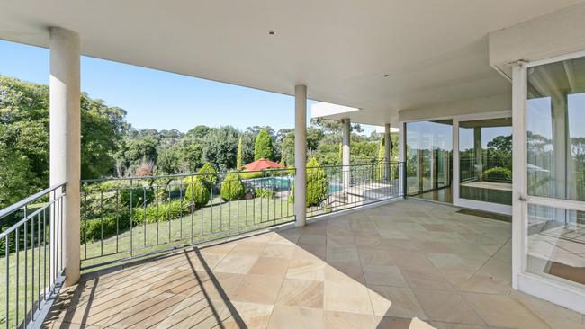 The Mount Eliza holding has a price range of $5.45m to $5.995m.