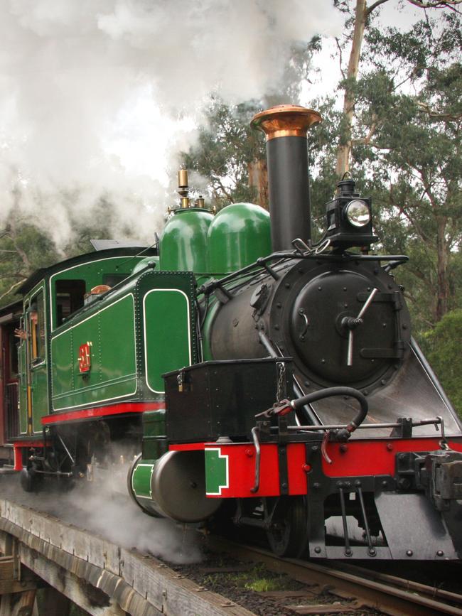 Enjoy a meal on Puffing Billy.