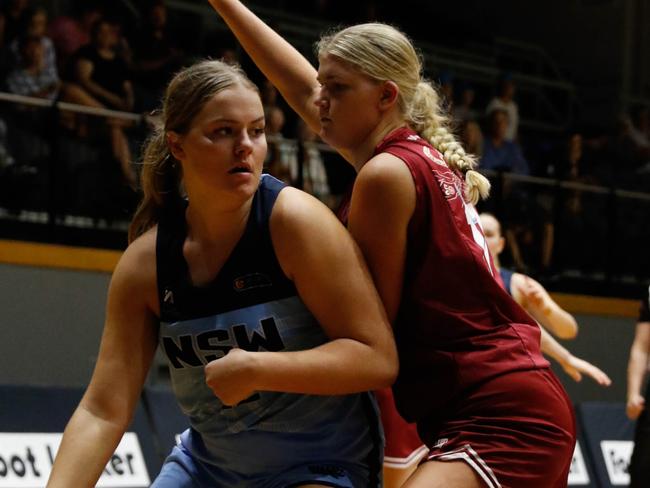 Isla Juffermans and Jess Petrie go head-to-head in the women's semi-final on Saturday. Picture: Jaylee Ismay/BNSW