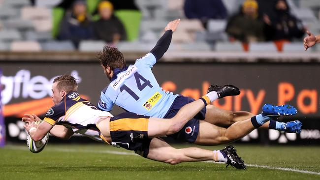 Fans and commentators were furious after Ryan Lonergan was awarded a controversial try by the TMO. Picture: Getty Images.