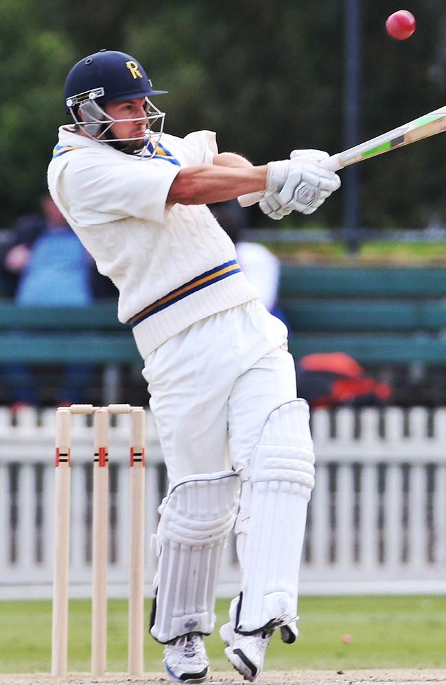 Tom Stray batting for Ringwood.