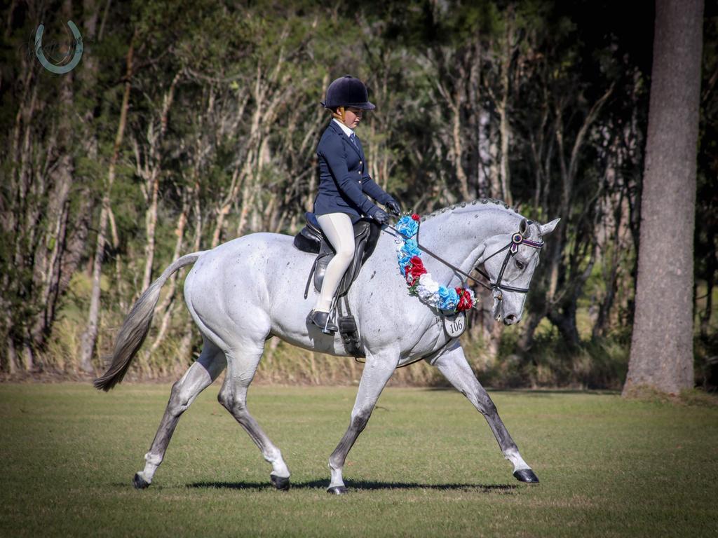 Mikayla Symonds riding Steel Zip.