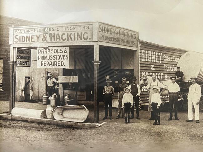 Lismore's Sidney &amp; Hacking, on corner of Keen St and Larkin Lane, Lismore, circa 1903.