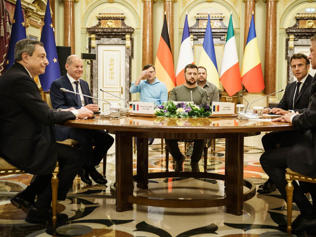 German Chancellor Olaf Scholz (2nd L) sits at the table with Mario Draghi (L), Italy's Prime Minister, Volodymyr Zelensky, Ukrainian President, (C) Emmanuel Macron, France's President, (2nd R) and Klaus Johannis, Romania's President. (Photo by Jesco Denzel/Bundesregierung via Getty Images)