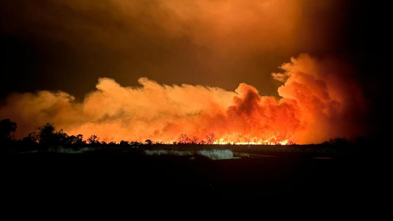 ‘Complex’ fire threatens outback attraction, back-up crews sent in