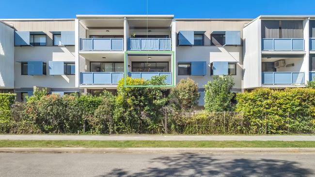 A two-bedroom unit at 11/62 Richmond Road, Morningside, is on the market with a rental income of $440 per week.