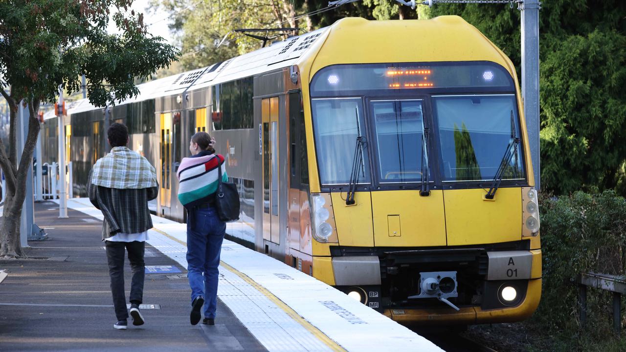 Commuters are being urged to avoid travelling as wait times blow out during peak time. Picture: NCA NewsWire / David Swift