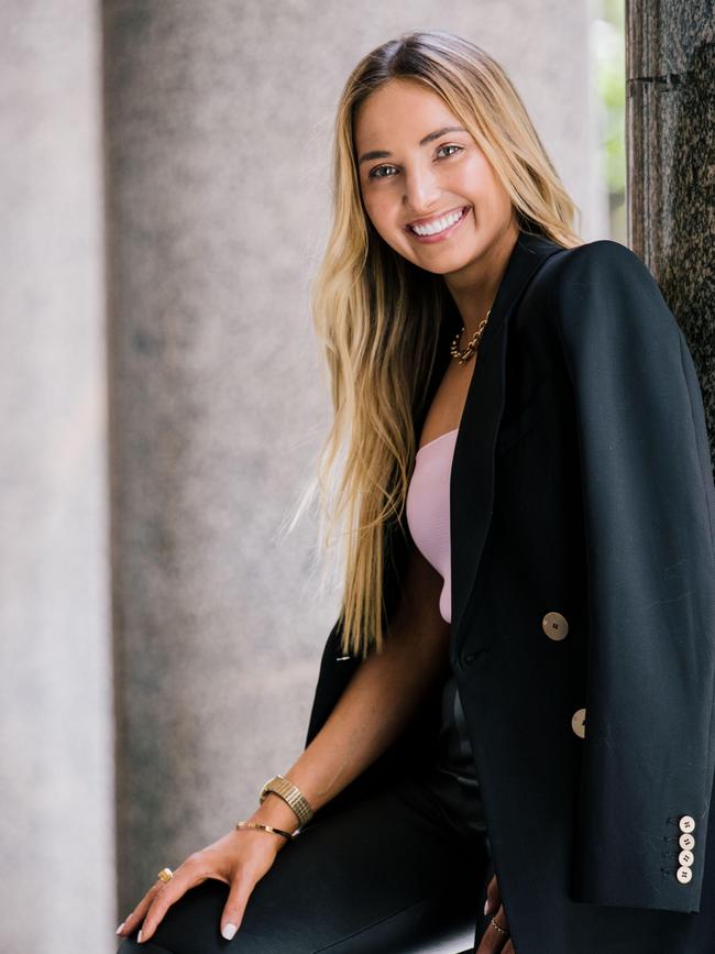 Relationship expert Nicole Colantoni advises couples to set reasonable expectations.