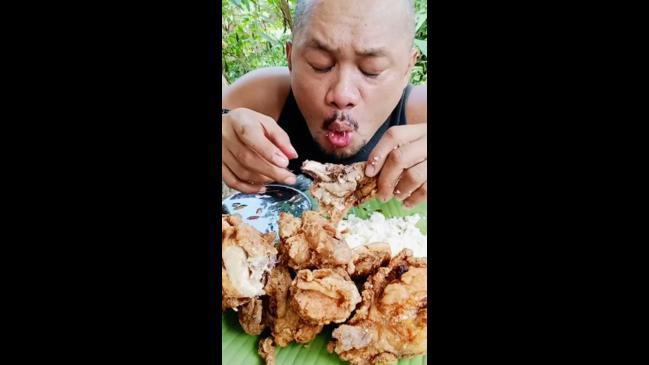 Food vlogger dies after devouring piles of fried chicken