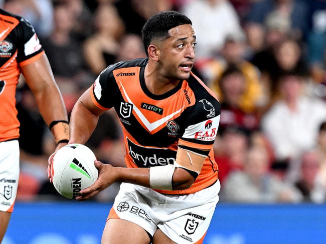 BRISBANE, AUSTRALIA - APRIL 01: Brandon Wakeham of the Tigers looks to pass during the round five NRL match between Brisbane Broncos and Wests Tigers at Suncorp Stadium on April 01, 2023 in Brisbane, Australia. (Photo by Bradley Kanaris/Getty Images)