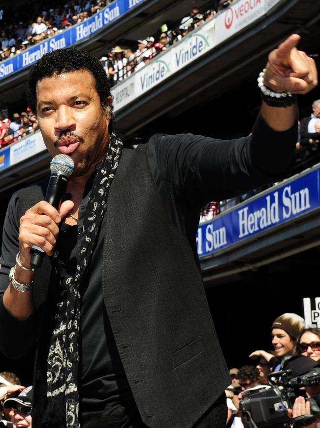 Lionel Richie was as smooth as they come the year before.