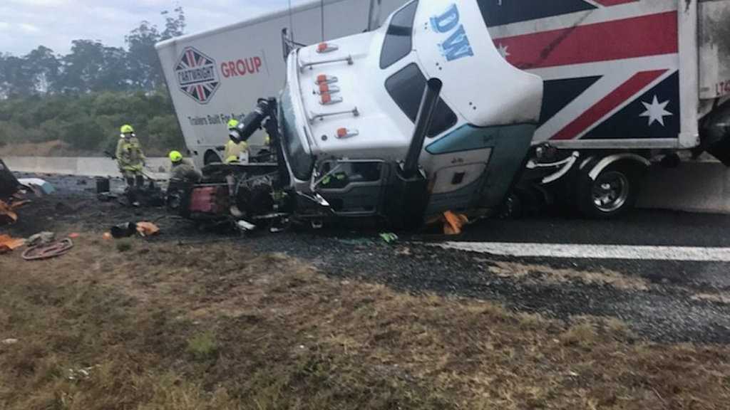 GALLERY: Dramatic Aftermath From Pacific Hwy Truck Crash | Daily Telegraph