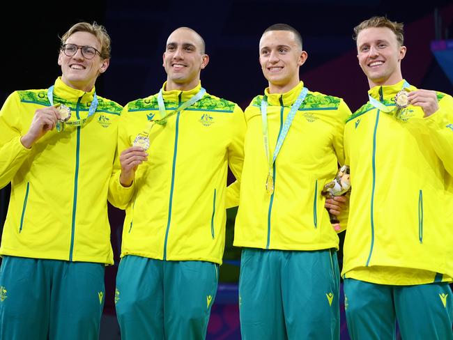 Mr Reliable holds off Poms as Aussies smash record