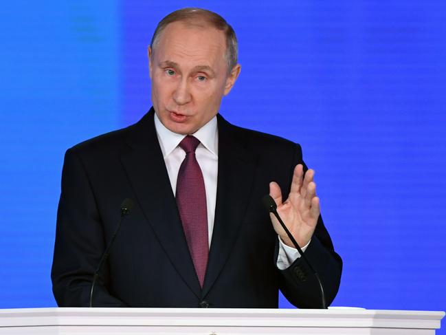 Russian President Vladimir Putin addresses the Federal Assembly at Moscow's Manezh exhibition centre on March 01, 2018. / AFP PHOTO / Yuri KADOBNOV