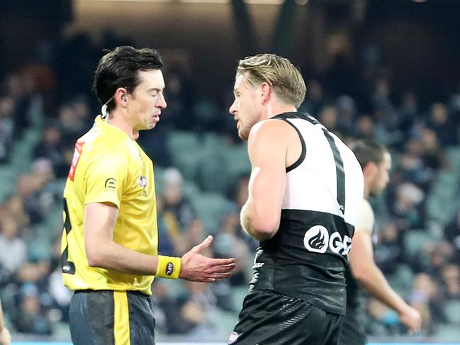 AFL - Saturday, 25th July, 2020 - Port Adelaide v St Kilda at Adelaide Oval. Port Captain Tom Jonas questions the umpire on a free kick awarded to the Saints Picture: Sarah Reed