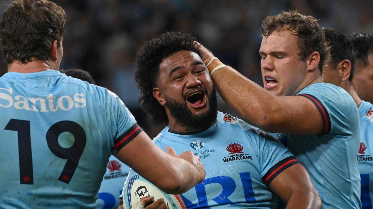 Mahe Vailanu celebrating a try during before his knee injury.