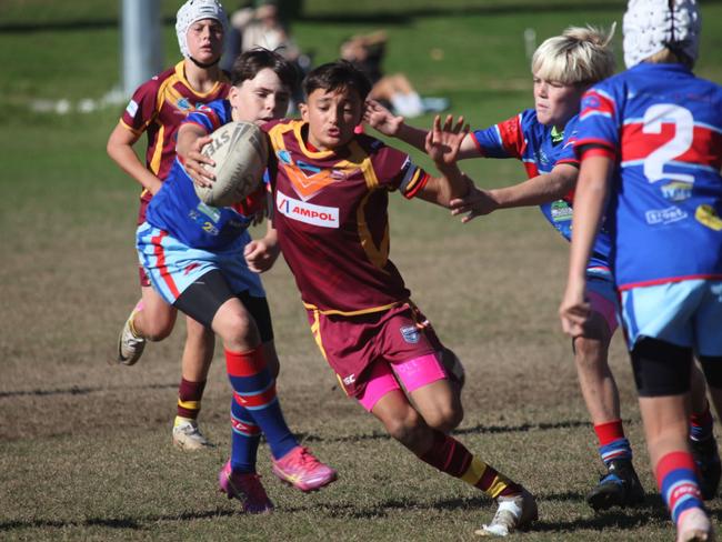 Dodging traffic, Kayden Ioane for Kurnell Stingrays. Picture: Claire Mulder