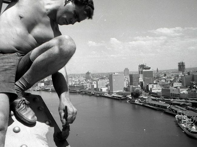 Painter-rigger Dave King atop the Story Bridge in 1969