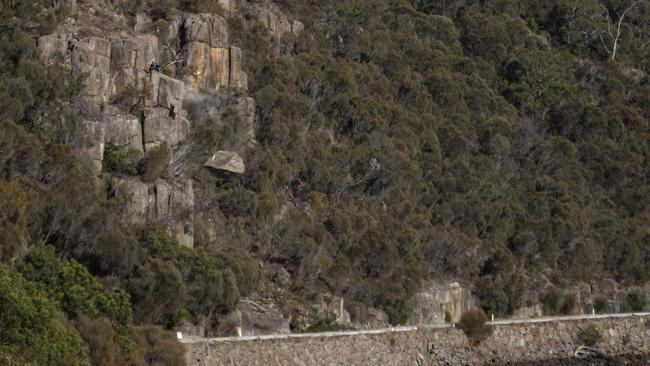 Rock removal along the Tasman Highway at Paradise Gorge. Photo: Luke Bowden/ABC