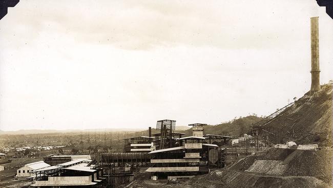 Historic photo of Mount Isa Mines looking south in 1930