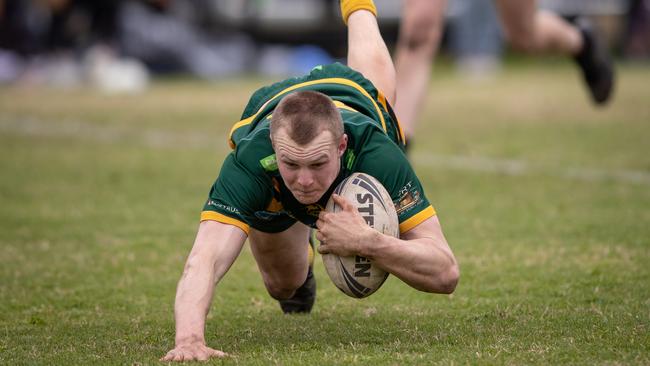 Mittagong’s Jack Phillips runs in a try. News Local, Pictures by Julian Andrews.