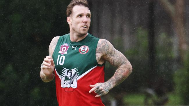 Dane Swan, pictured playing for Cutters in the AFL Cairns comp earlier this year, will lace up for the Oaks on June 14. Picture: Brendan Radke