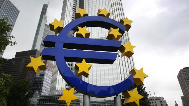 (FILES) A picture taken on July 20, 2015 shows a huge logo of the Euro currence in front of the former headquarters of the European Central Bank (ECB) in Frankfurt am Main, western Germany. Four major Greek banks must find up to 14.4 billion euros ($15.8 billion) to survive potential economic shocks, the European Central Bank said on October 31, 2015 after they underwent an in-depth financial health check. AFP PHOTO / DANIEL ROLAND