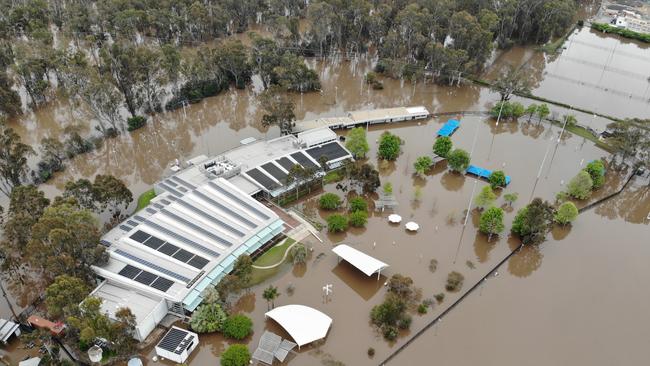 Shepparton swimming centre Aquamoves surrounded by flood water. Image: Aquamoves.