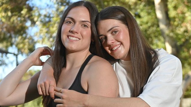 Darby sisters MacKenzie and Tahlia are on a high after both landing their dream uni offers. Picture: Keryn Stevens