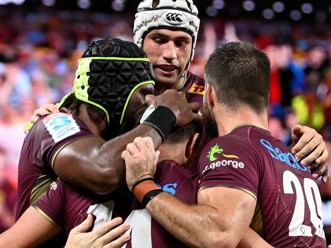 BRISBANE, AUSTRALIA - MARCH 26: Reds players celebrate a try during the round six Super Rugby Pacific match between the Queensland Reds and the NSW Waratahs at Suncorp Stadium on March 26, 2022 in Brisbane, Australia. (Photo by Dan Peled/Getty Images)