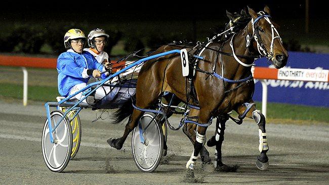 Im Victorious, driven by Justin Prentice, finishes strongly to beat Im Themightyquinn in the $35,000 Brear and Doonan Members Sprint. Picture: Bill Crabb