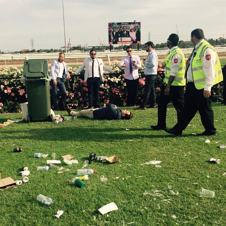 Past Melbourne Cup Worst Drunk Disorderly Racegoers Gallery 0550