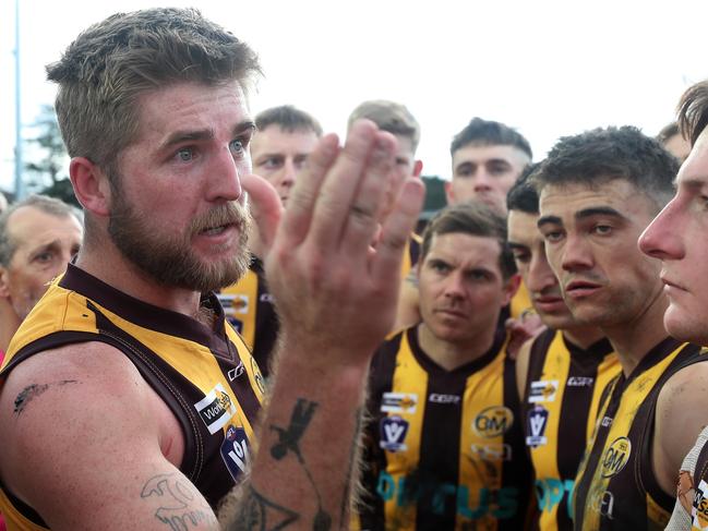 Former AFL player Sam Murray playing for Wangaratta Rovers. Picture Yuri Kouzmin