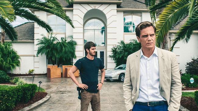 A desperate construction worker (Andrew Garfield) reluctantly accepts a job with the ruthless real-estate broker (Michael Shannon) in 99 Homes.