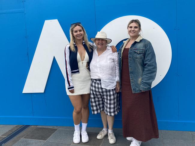 Megg Ross, Debbie Ross, Holly Ross