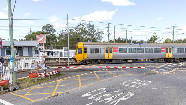 The notoriously dangerous Lindum railway crossing. Picture: AAP Image/Richard Walker