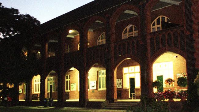 MARCH 1999 : Pymble Ladies College (PLC) school, 03/99.NSW / Education / Exterior