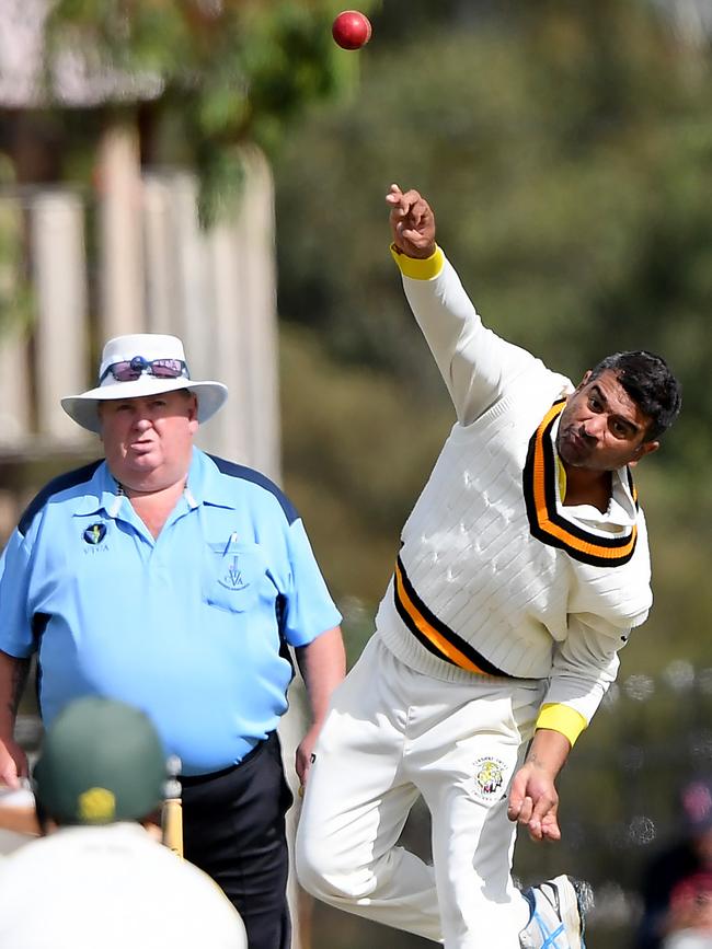 Sunshine United’s Kaushal Lokuarachchi sends one down. Picture: Andy Brownbill