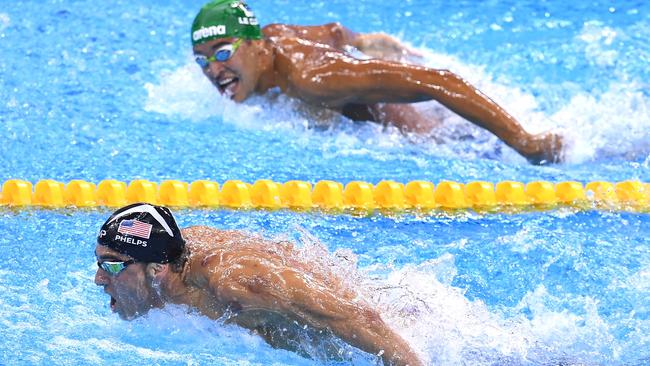 Michael Phelps (L) leads Chad le Clos in the Men's 200m Butterfly Final.